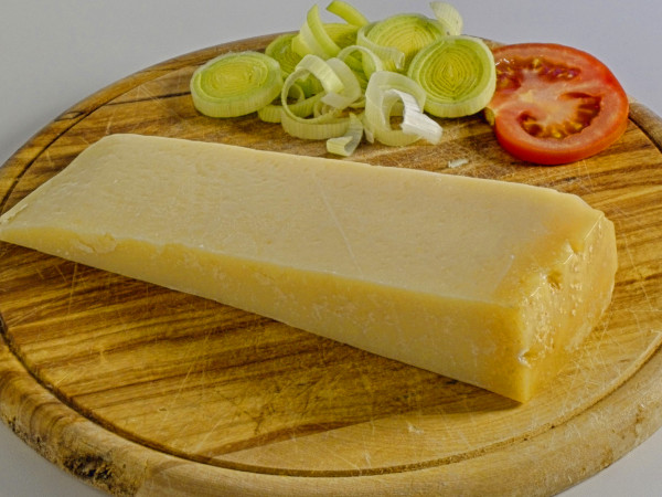 Vršatec - tvrdý zrejúci plnotučný syr