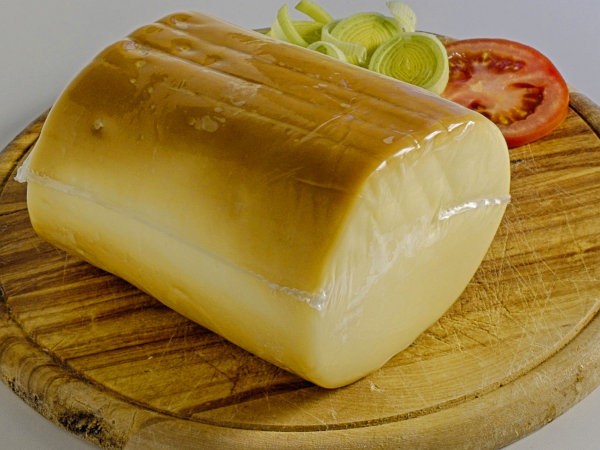 Údený salámový syr